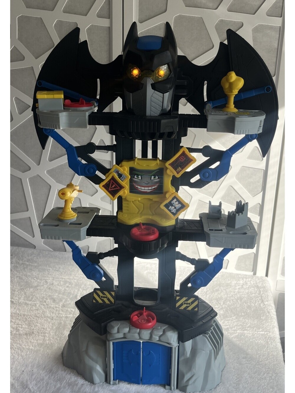 Fisher-Price Imaginext DC Super Friends Bat-Tech Batcave Playset Light Up GYV24